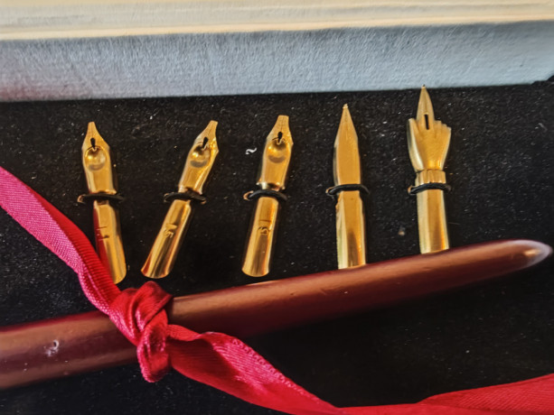 firmova-perova-rucka-rucnoyi-roboti-big-1