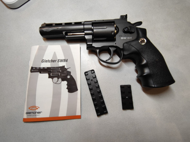 revolver-pnevmaticeskii-gletcher-sw-b4-big-1