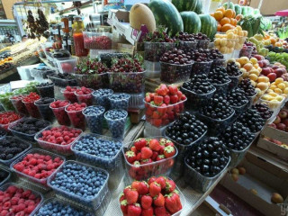 xolodilna-ta-morozilna-kameri-dlia-zamorozki-malini-i-sunici