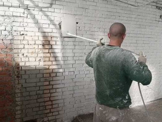 professionalnaia-pokraska-sten-kotoraia-vygliadit-dorogo-i-sluzit-dolgo