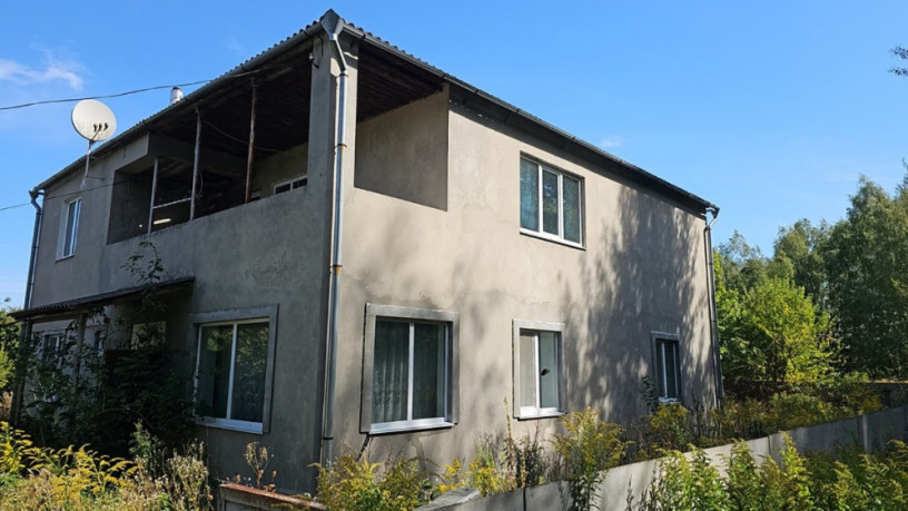 budinok-poruc-z-lisom-69-km-do-stolici-big-0