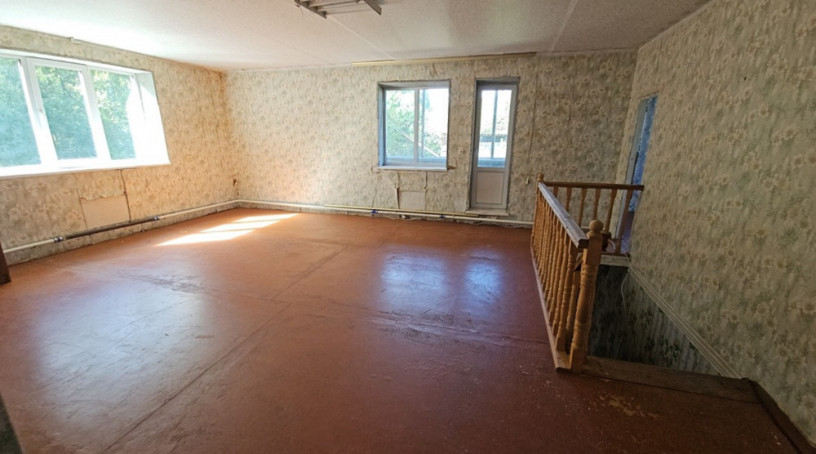 budinok-poruc-z-lisom-69-km-do-stolici-big-3