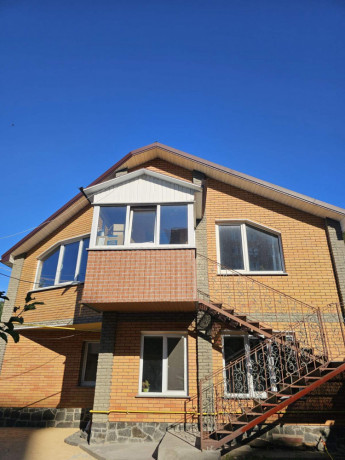 prodaz-2-poverxovogo-budinku-smt-kociubinske-big-0