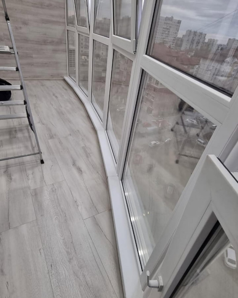 zasteklit-balkon-pod-kliuc-krivoi-rog