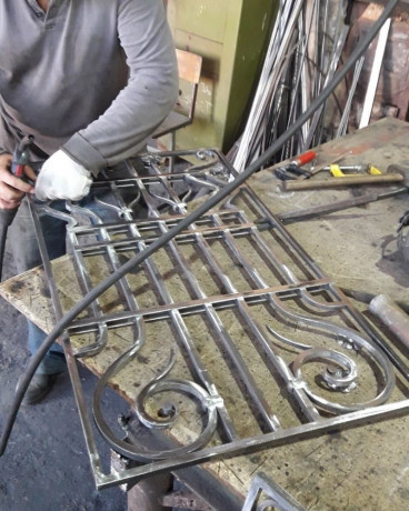 resetki-na-okna-i-dveri-izgotovit-krivoi-rog-big-0