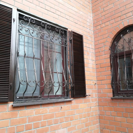 resetki-na-okna-i-dveri-izgotovit-krivoi-rog-big-3