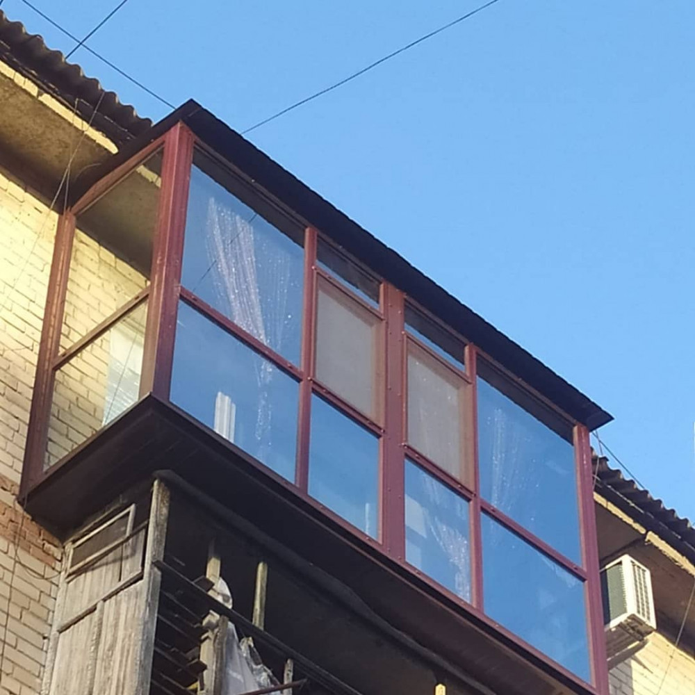 cina-na-francuzkii-balkon-u-krivomu-rozi-big-3