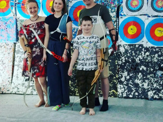 simeinii-vidpocinok-u-kijevi-strilba-z-luka-dlia-ditei-i-doroslix