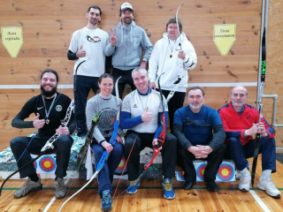 kudi-piti-z-druziami-v-kijevi-strilba-z-luka-v-klubi-lucnik