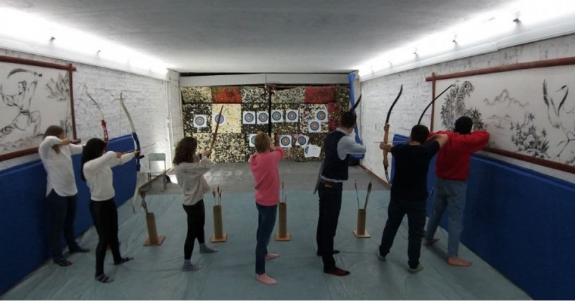 kudi-piti-z-druziami-v-kijevi-strilba-z-luka-v-klubi-lucnik-big-1