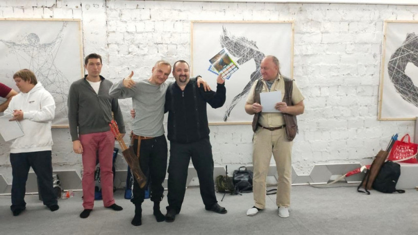 kudi-piti-z-druziami-v-kijevi-strilba-z-luka-v-klubi-lucnik-big-2