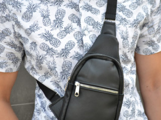 sumka-sling-unisek-iz-naturalnoi-kozi-kozanaia-sling-sumkaserebriannye-zamki
