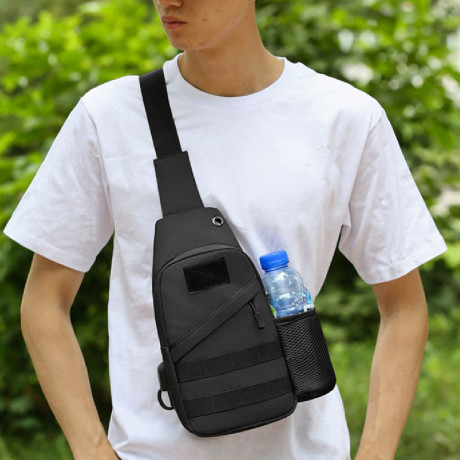 takticeskaia-cernaia-sumka-cerez-pleco-ukreplennaia-sumka-sling-barsetka-takticeskaianagrudnaia-krossbodi-s-usb-razieemom-big-4