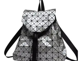 zenskaia-sumka-riukzak-geometriceskii-bb-isey-miake-seryi