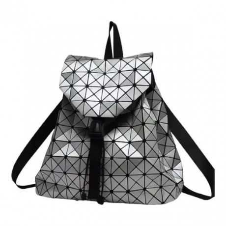 zenskaia-sumka-riukzak-geometriceskii-bb-isey-miake-seryi-big-0